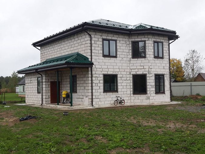 Строительство двухэтажного дома с эркером из газобетона «ЛСР»
