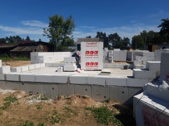 Одноэтажный дом из газобетона с гаражом