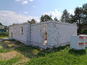 Одноэтажный дом из газобетона с гаражом