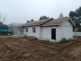 Одноэтажный дом из газобетона с гаражом