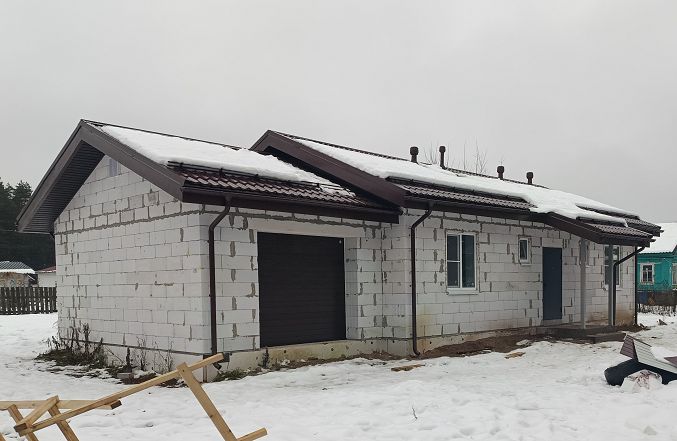 Одноэтажный дом из газобетона с гаражом